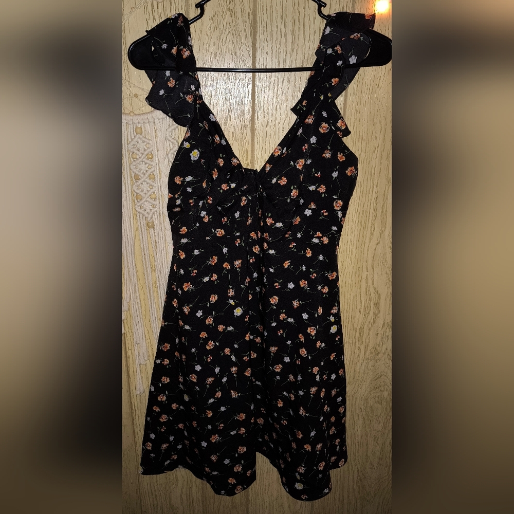 CLOSET CLOSEDOWN⚠️🚨Floral Black Dress with Ruffle Straps And Bow On Front